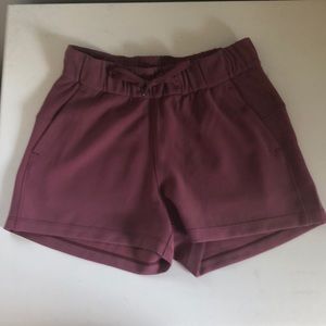 Lulu lemon On The Fly shorts size 2